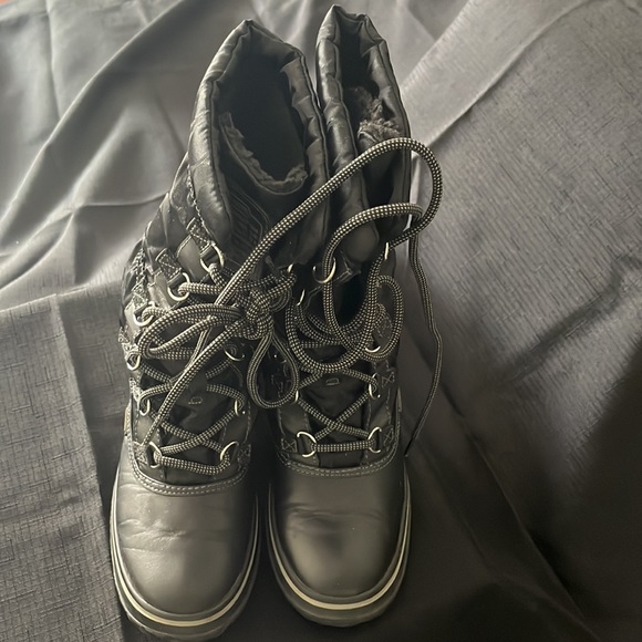 Black coach boots Size 5B - Picture 3 of 3